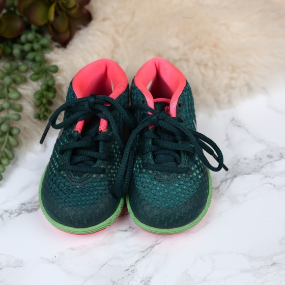 Nike #2 Kyrie Irving Green Sneakers - Picture 2 of 5